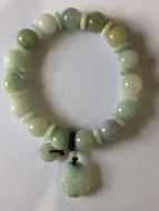 Elasticated bracelet with 8mm jade bead